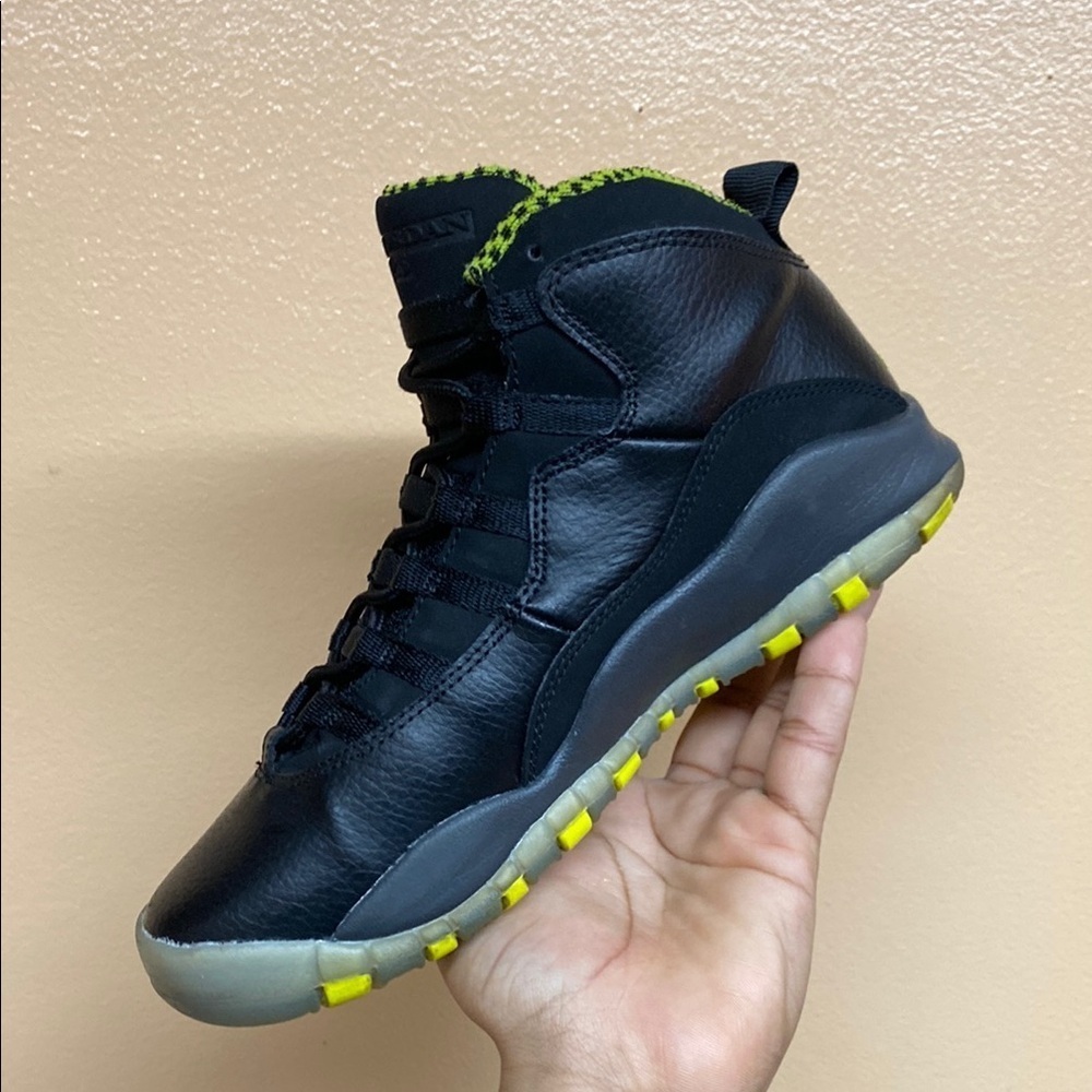 Air Jordan 10 Retro “Venom” - Picture 9 of 17